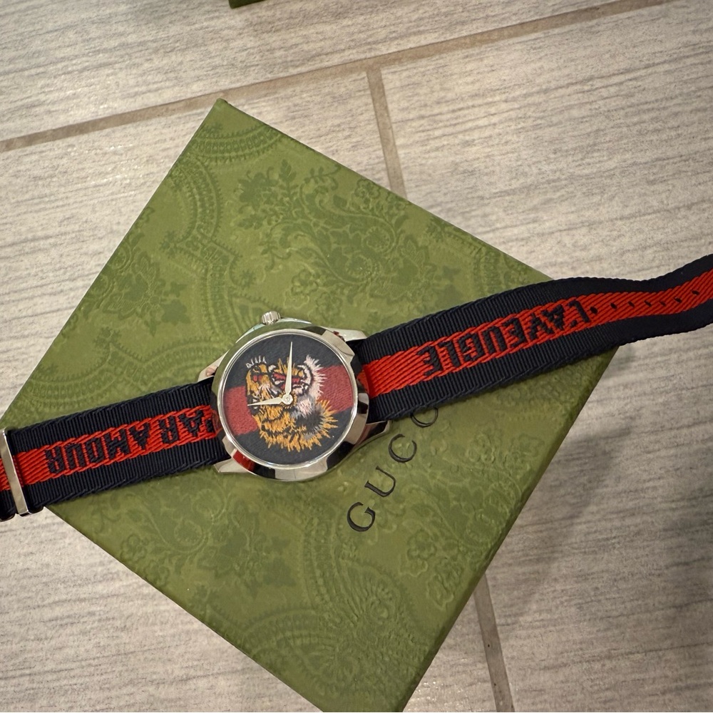 Men’s Gucci tiger watch - Picture 3 of 7